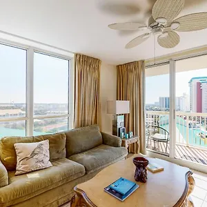 Pelican 818 Apartment